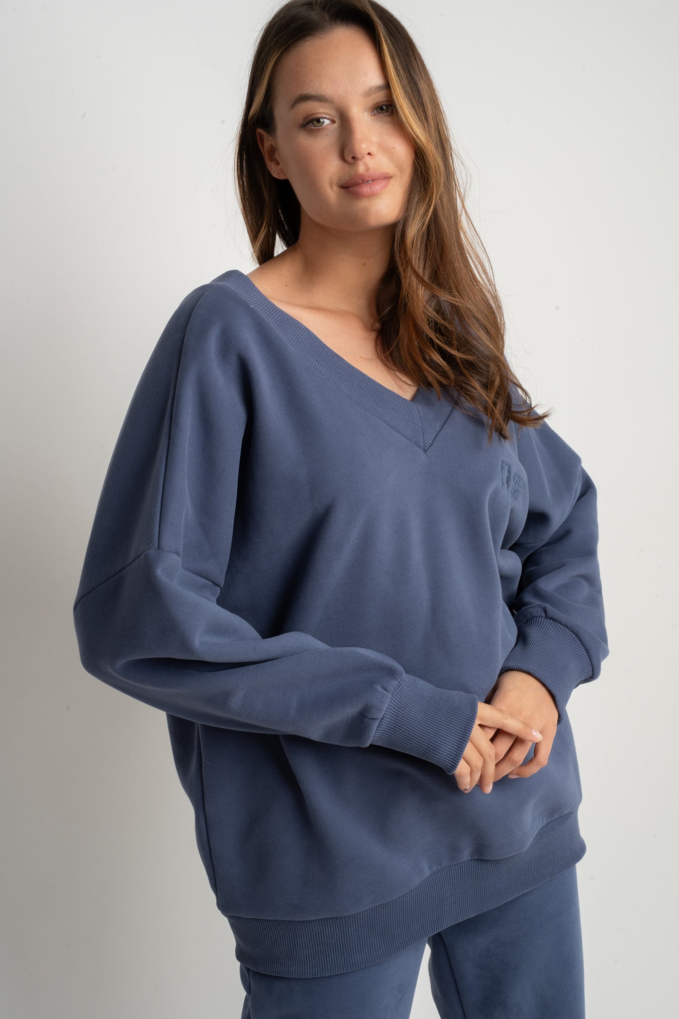 BLUZA Z DEKOLTEM OVERSIZE GRANATOWA - BISCOE
