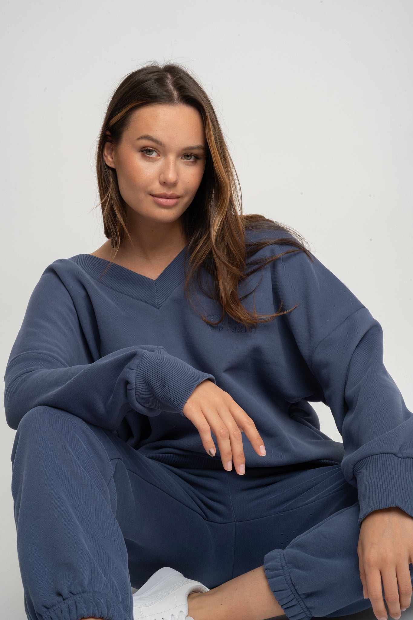 BLUZA Z DEKOLTEM OVERSIZE GRANATOWA - BISCOE