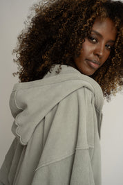 BLUZA OVERSIZE Z KAPTUREM Z EFEKTEM WASHED OLIWKOWA - TRONDHEIM