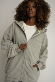 BLUZA OVERSIZE Z KAPTUREM Z EFEKTEM WASHED OLIWKOWA - TRONDHEIM