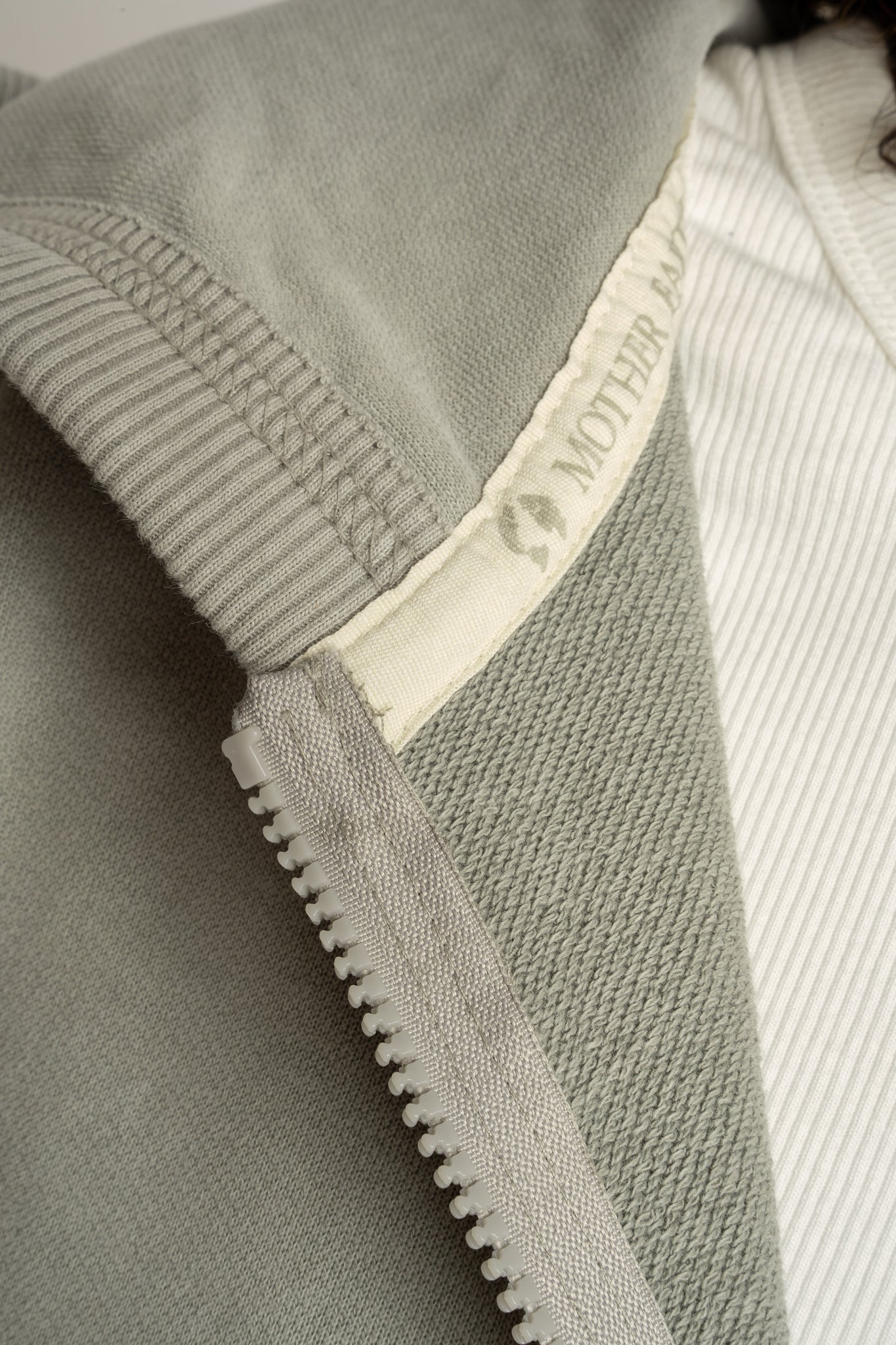 BLUZA OVERSIZE Z KAPTUREM Z EFEKTEM WASHED OLIWKOWA - TRONDHEIM