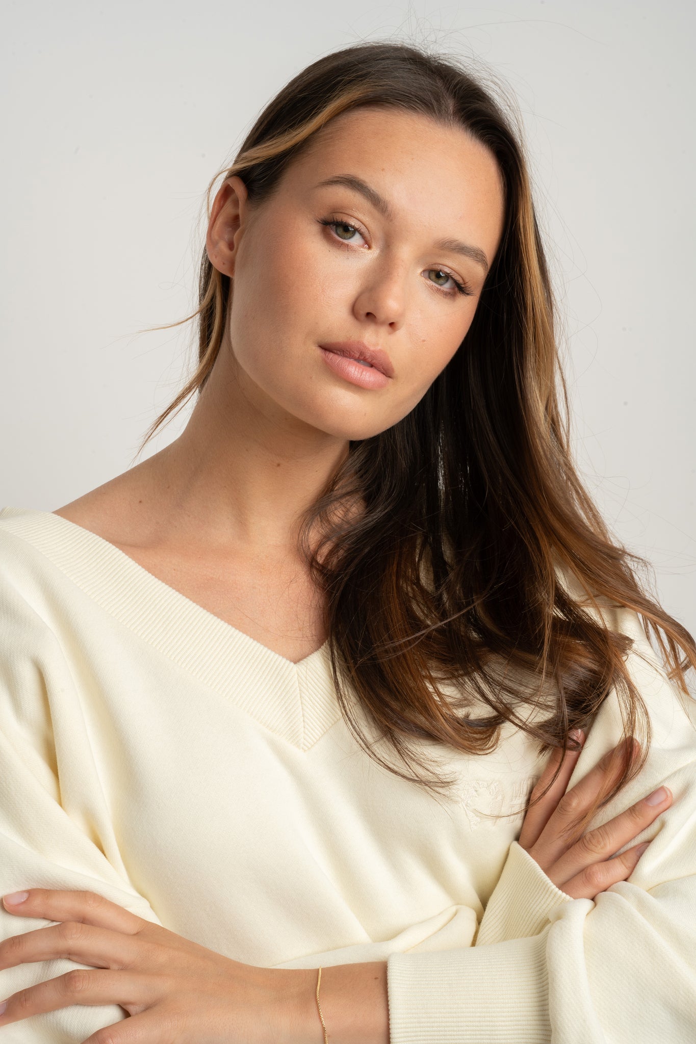 BLUZA Z DEKOLTEM OVERSIZE ECRU - BISCOE