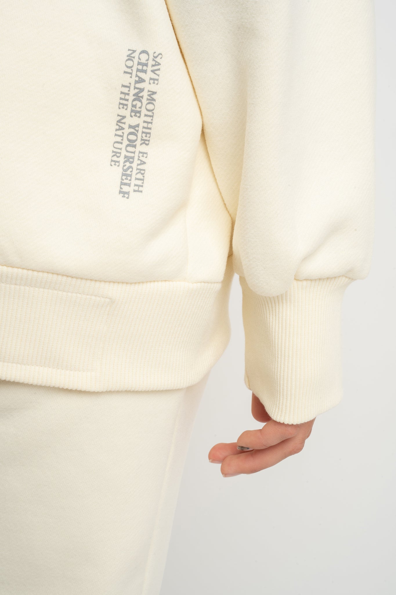 BLUZA Z DEKOLTEM OVERSIZE ECRU - BISCOE