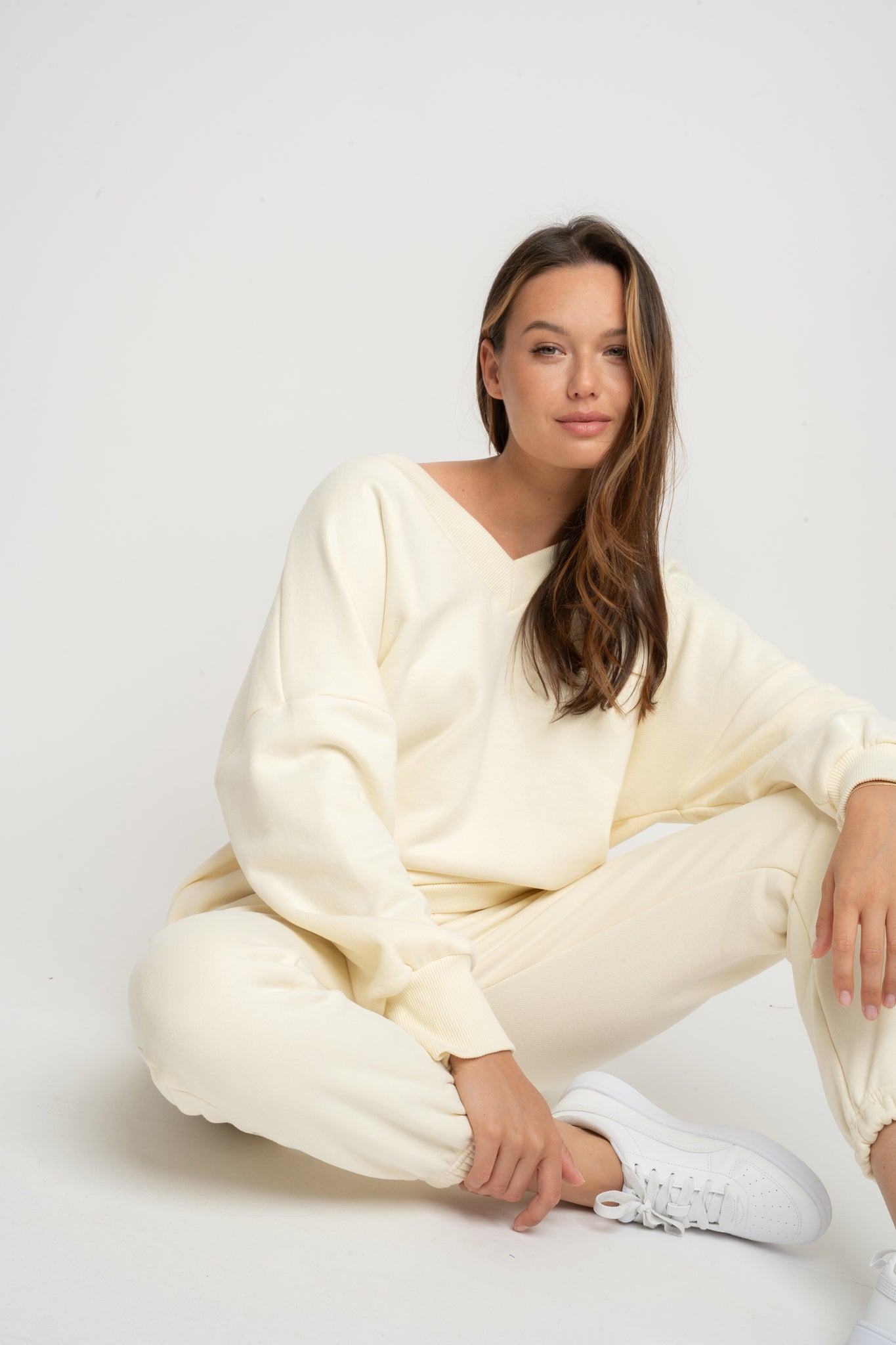 BLUZA Z DEKOLTEM OVERSIZE ECRU - BISCOE