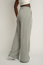 SPODNIE DRESOWE O KROJU WIDE  LEG Z EFEKTEM WASHED OLIWKOWE - ESBJERG