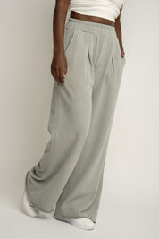 SPODNIE DRESOWE O KROJU WIDE  LEG Z EFEKTEM WASHED OLIWKOWE - ESBJERG