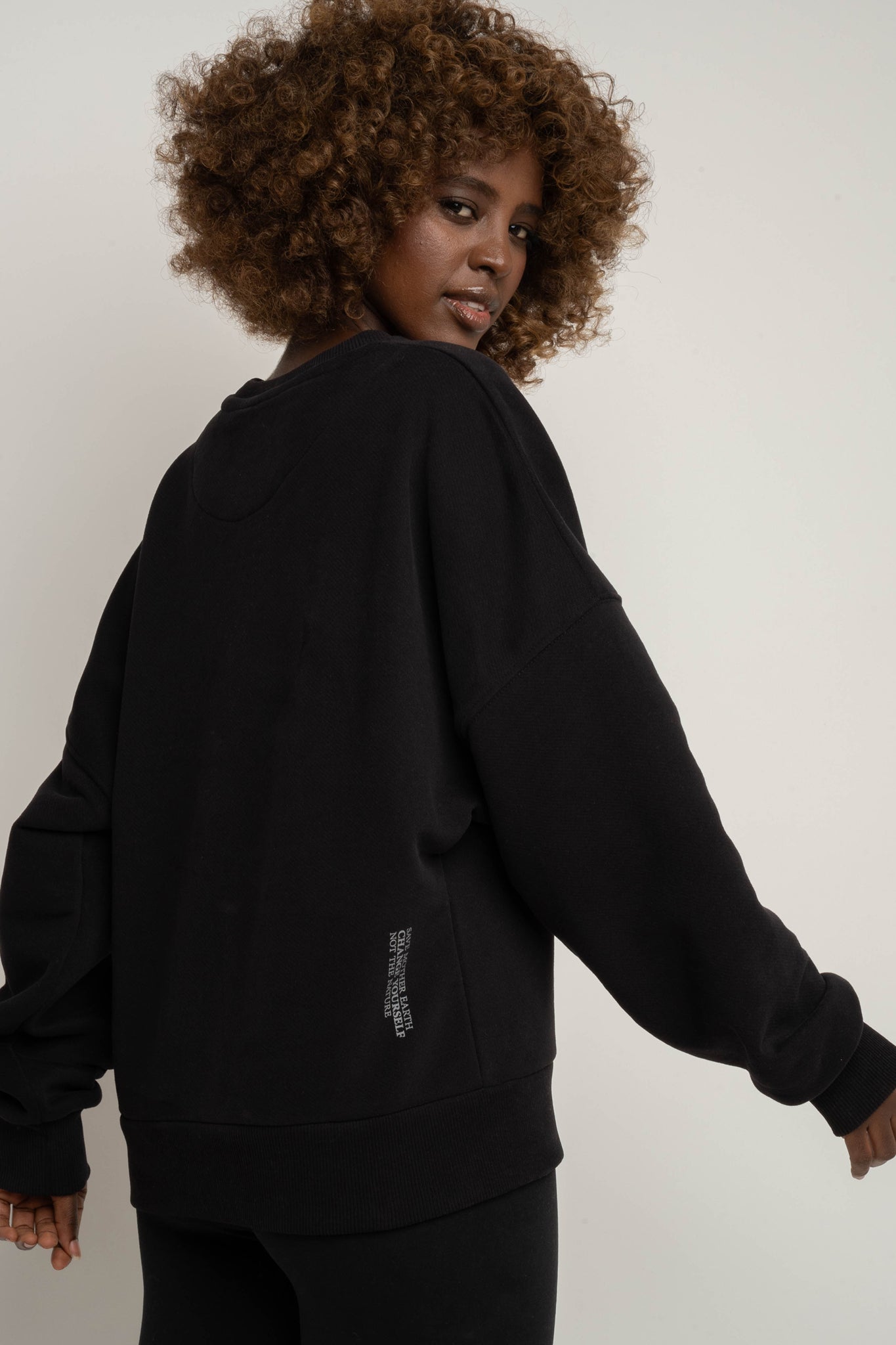 BLUZA TYPU CREWNECK CZARNA - OZARK