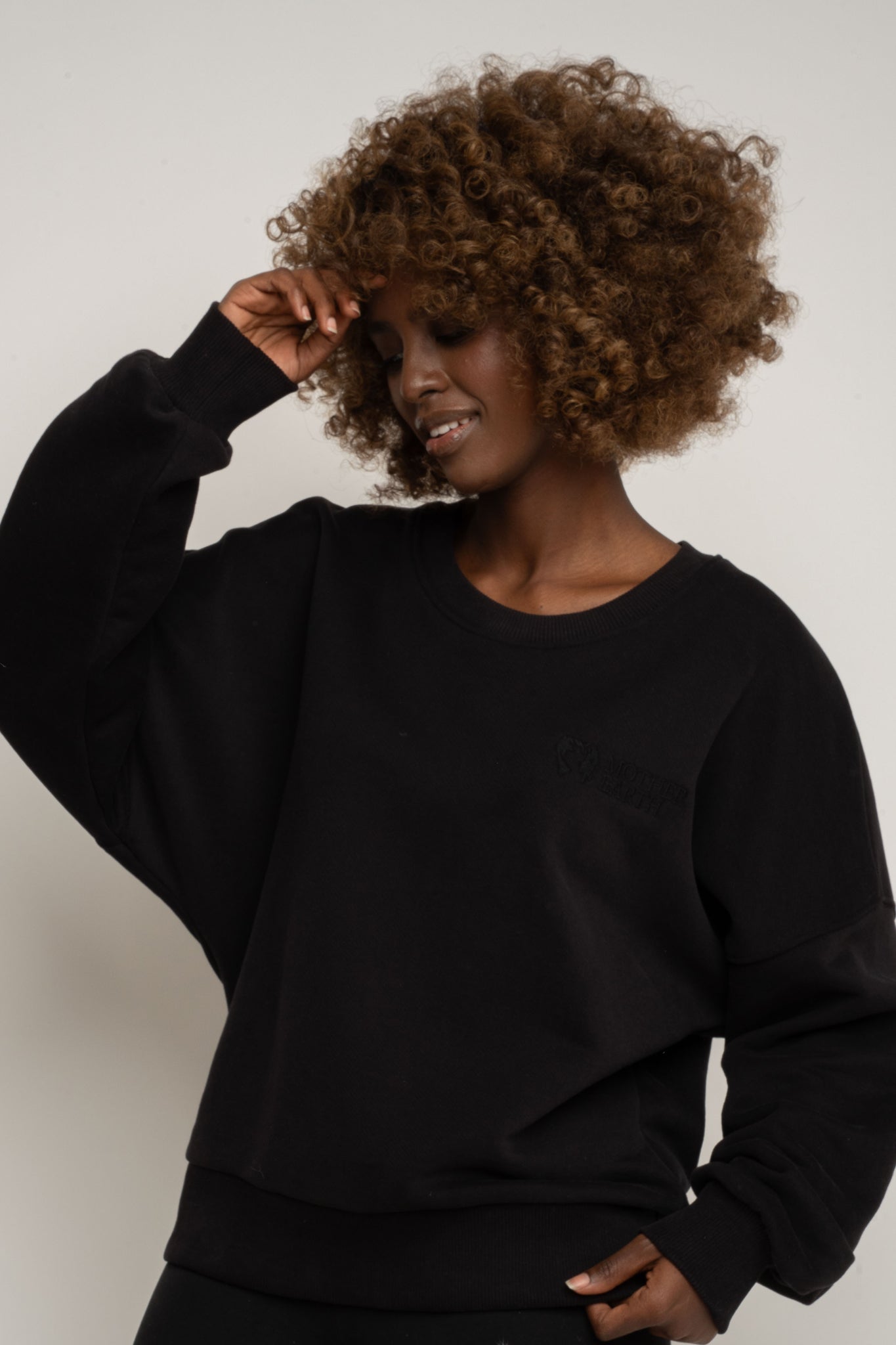 BLUZA TYPU CREWNECK CZARNA - OZARK