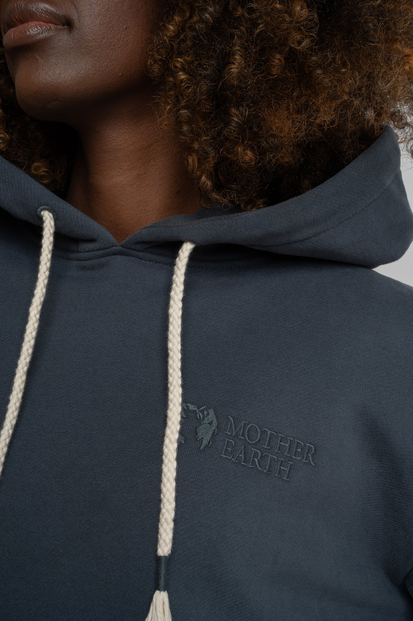 BLUZA Z KAPTUREM GRAFITOWA- MOHELI