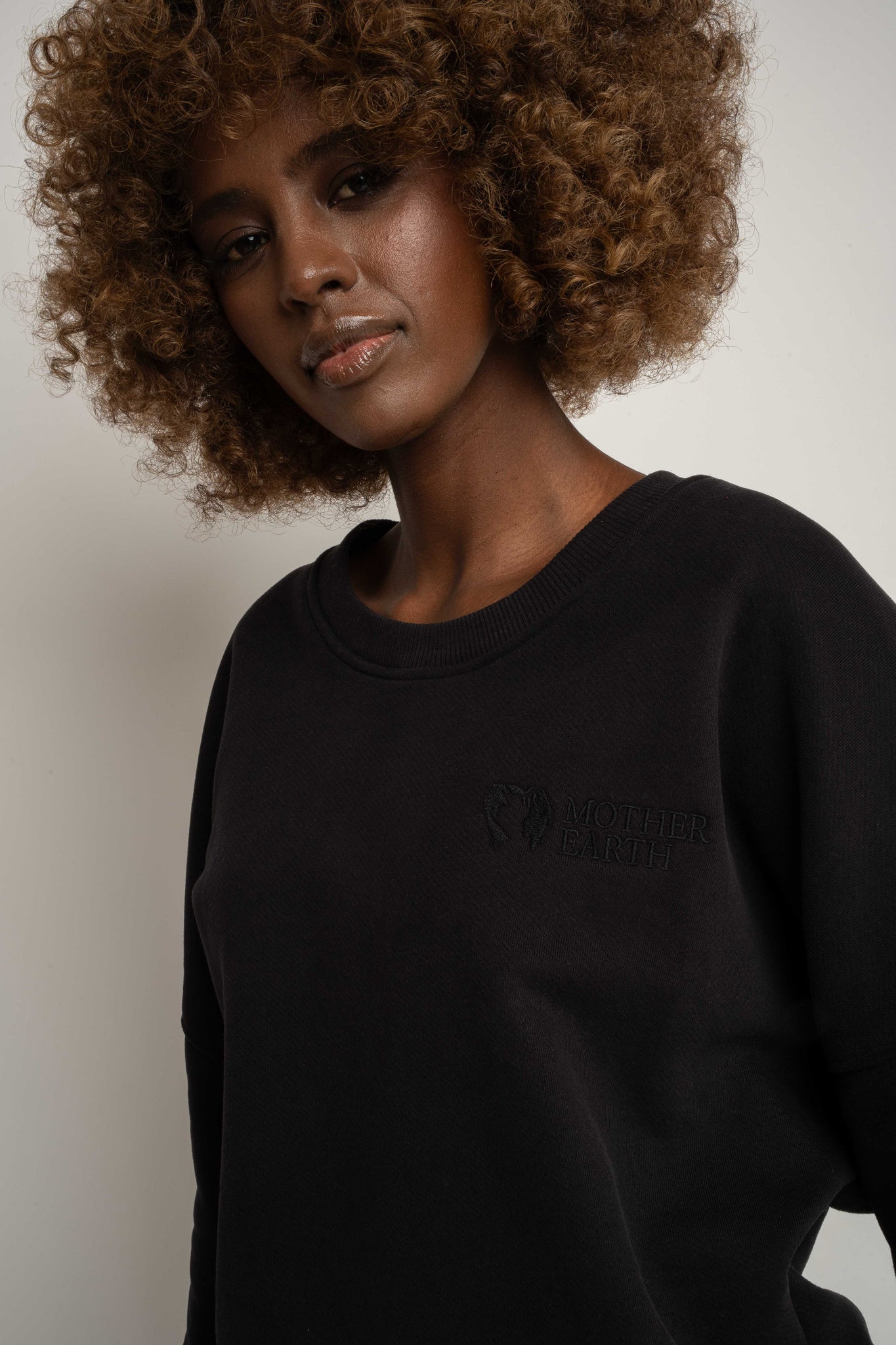 BLUZA TYPU CREWNECK CZARNA - OZARK