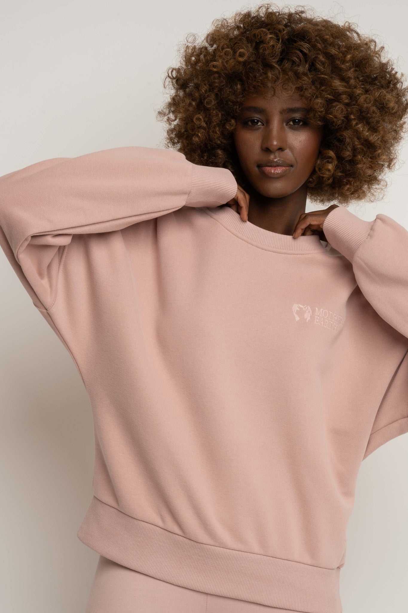BLUZA TYPU CREWNECK JASNORÓŻOWA - OZARK