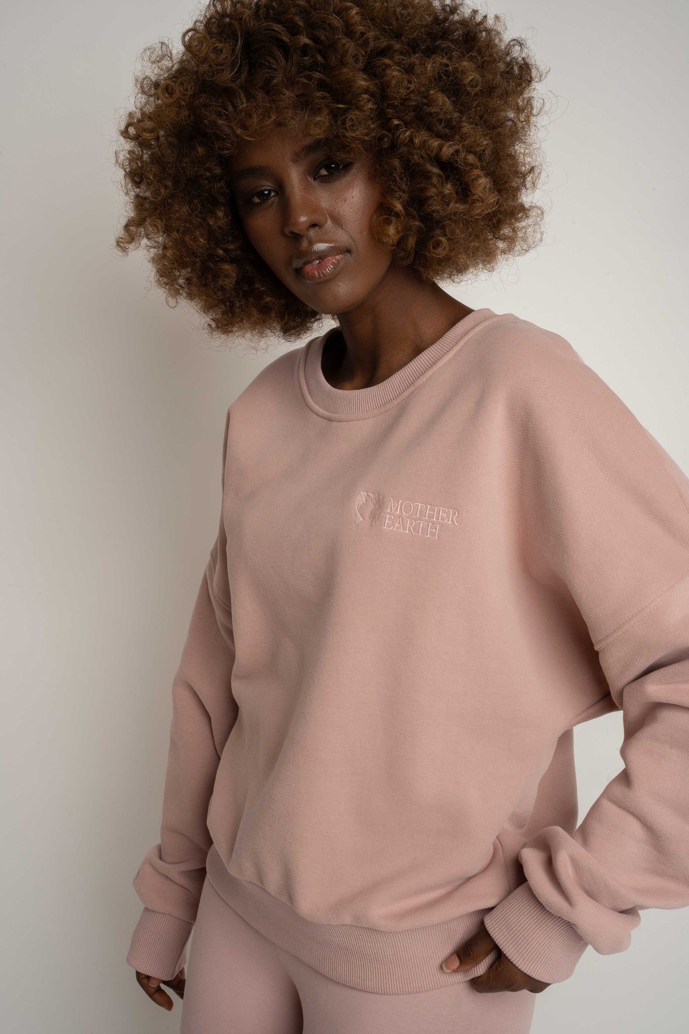 BLUZA TYPU CREWNECK JASNORÓŻOWA - OZARK