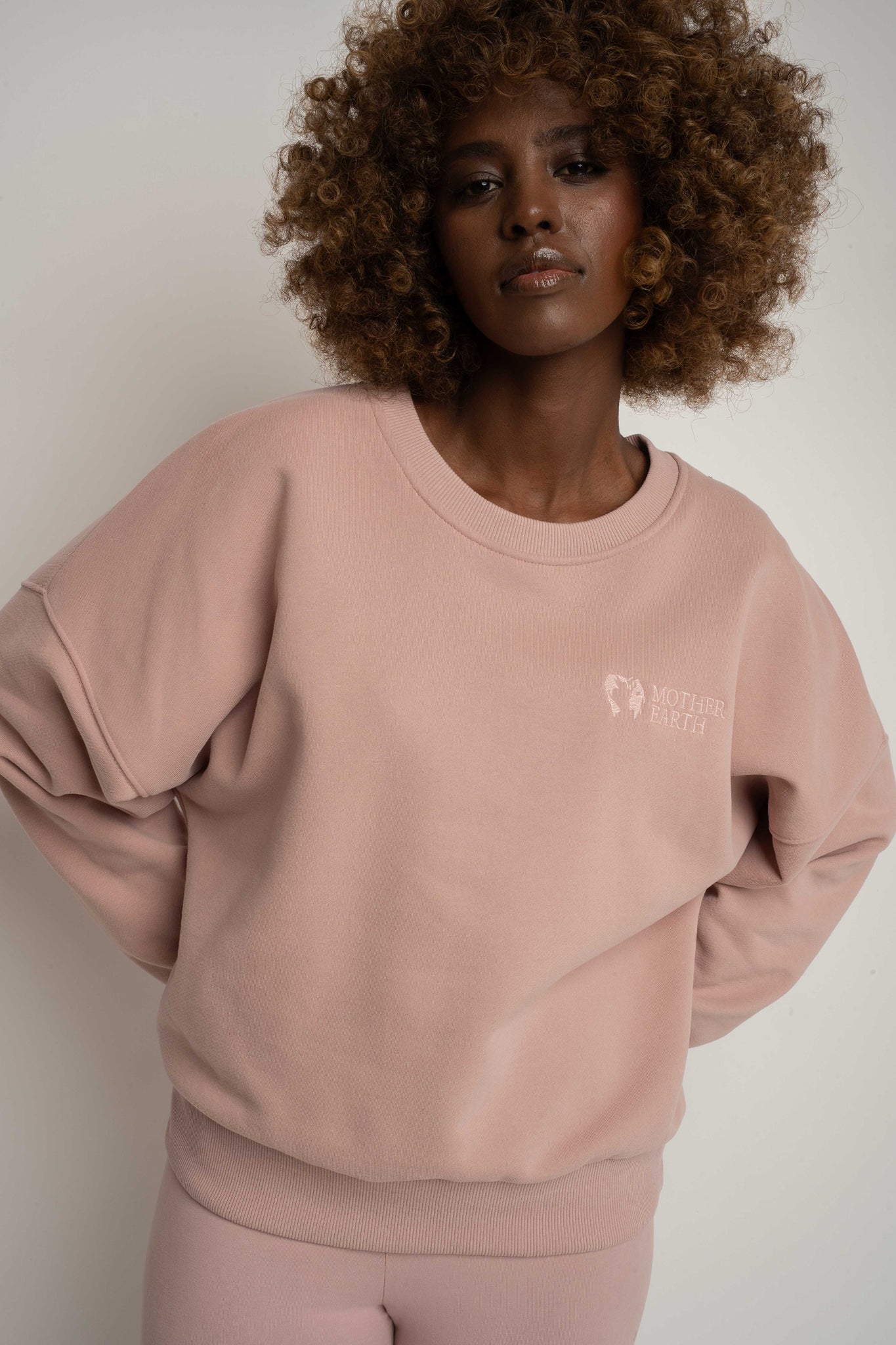 BLUZA TYPU CREWNECK JASNORÓŻOWA - OZARK