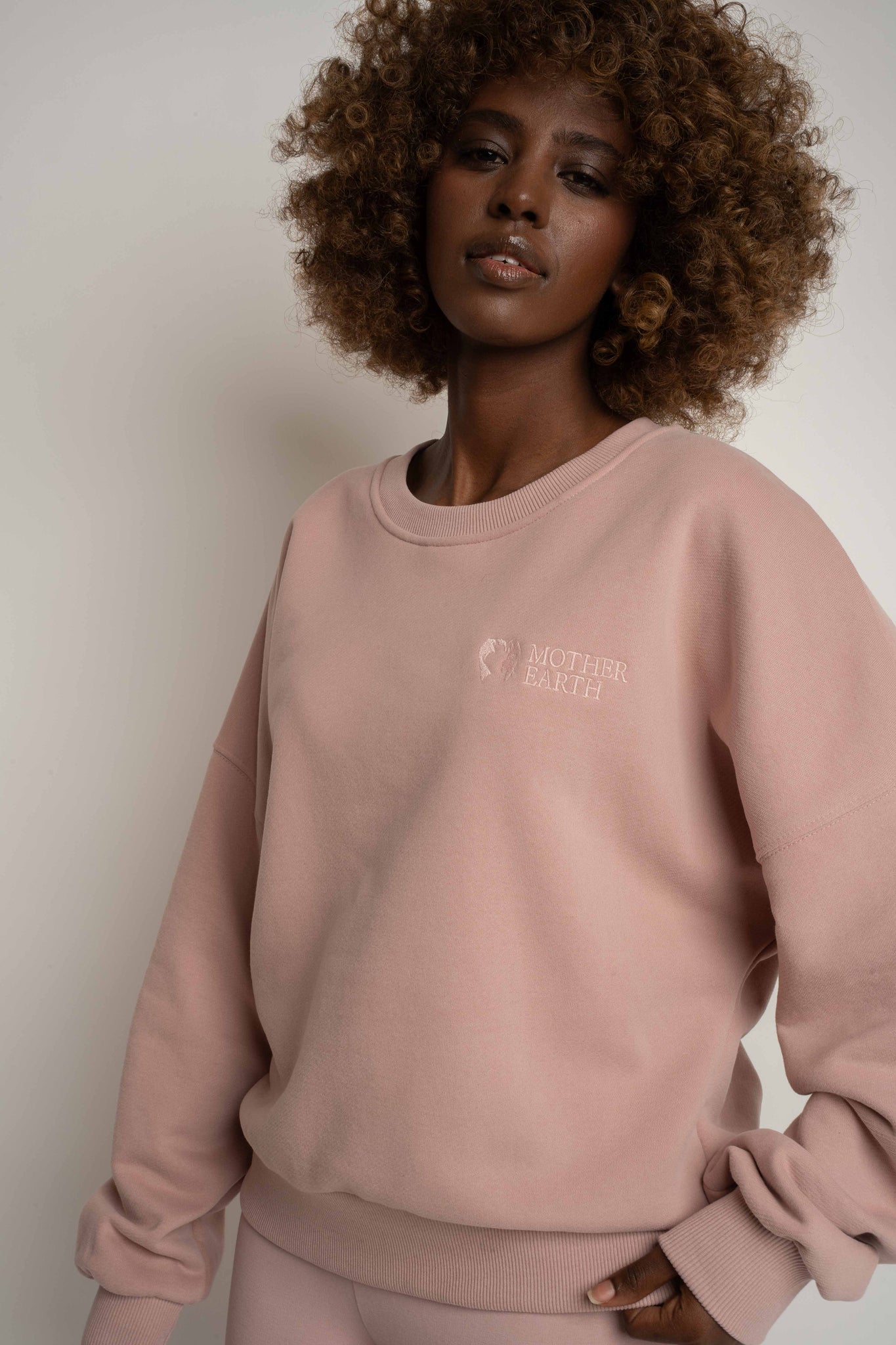 BLUZA TYPU CREWNECK JASNORÓŻOWA - OZARK