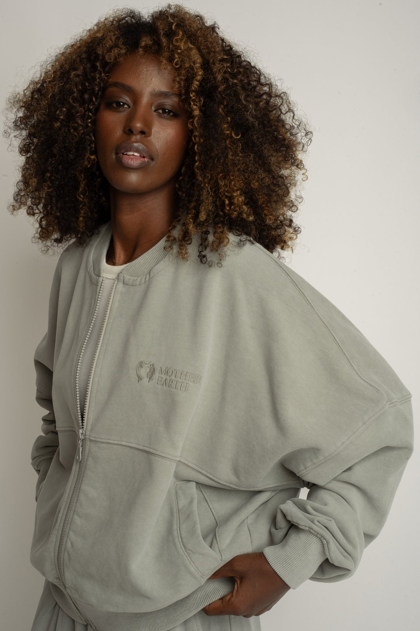 BLUZA BASEBALLÓWKA Z EFEKTEM WASHED OLIWKOWA - ALESUND