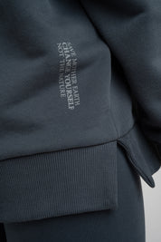 BLUZA OVERSIZE Z SZEROKIM DEKOLTEM GRAFITOWA - MULL