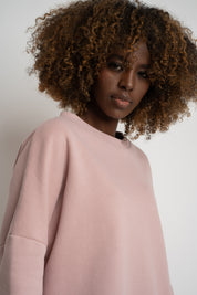 BLUZA O KROJU REGULAR FIT Z DŁUŻSZYM TYŁEM JASNORÓŻOWA - COOK