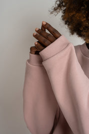 BLUZA O KROJU REGULAR FIT Z DŁUŻSZYM TYŁEM JASNORÓŻOWA - COOK