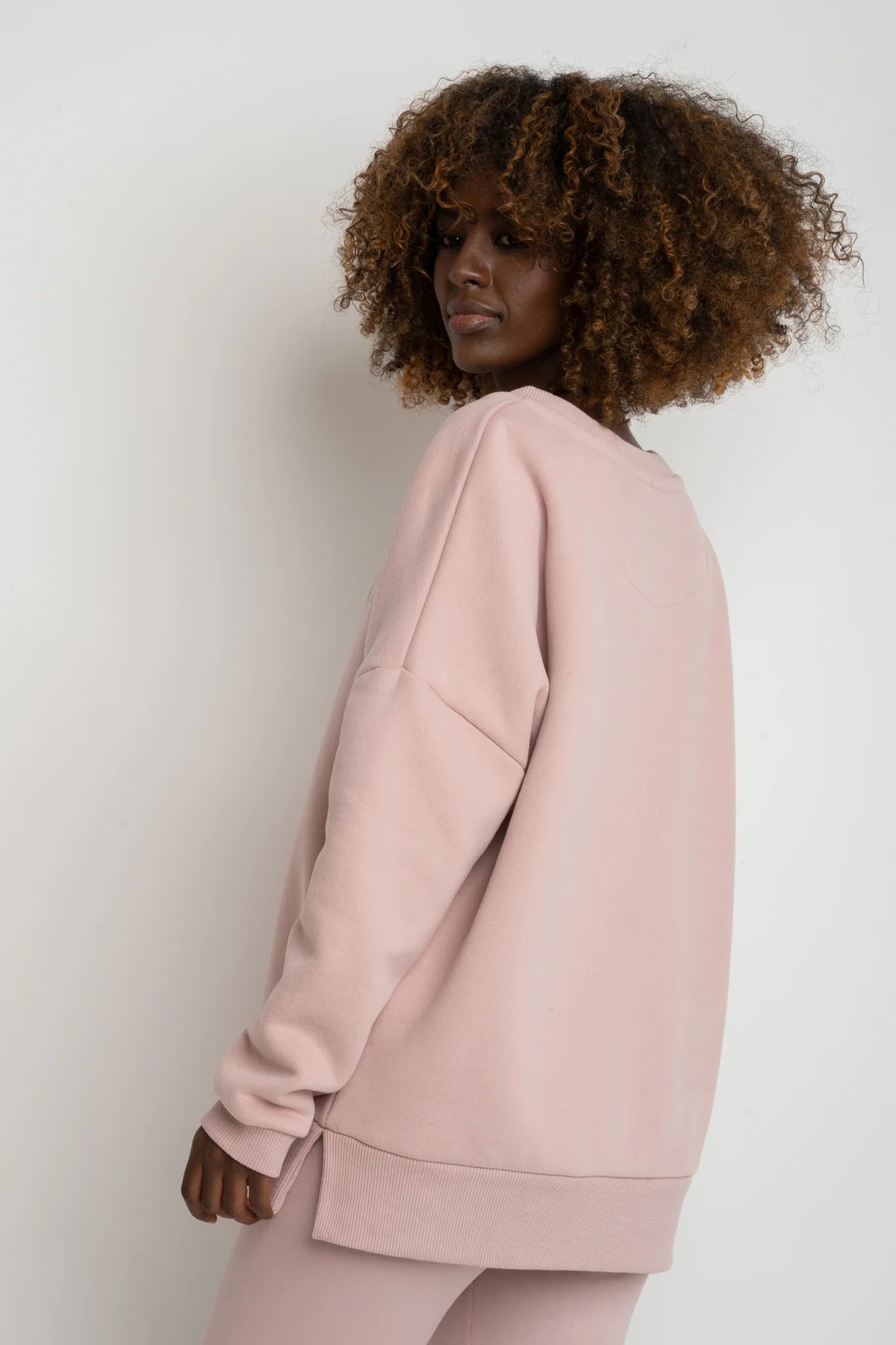 2nd DROP LIGHT PINK OVERSIZED SWEATSHIRT WITH A WIDE NECK - MULL