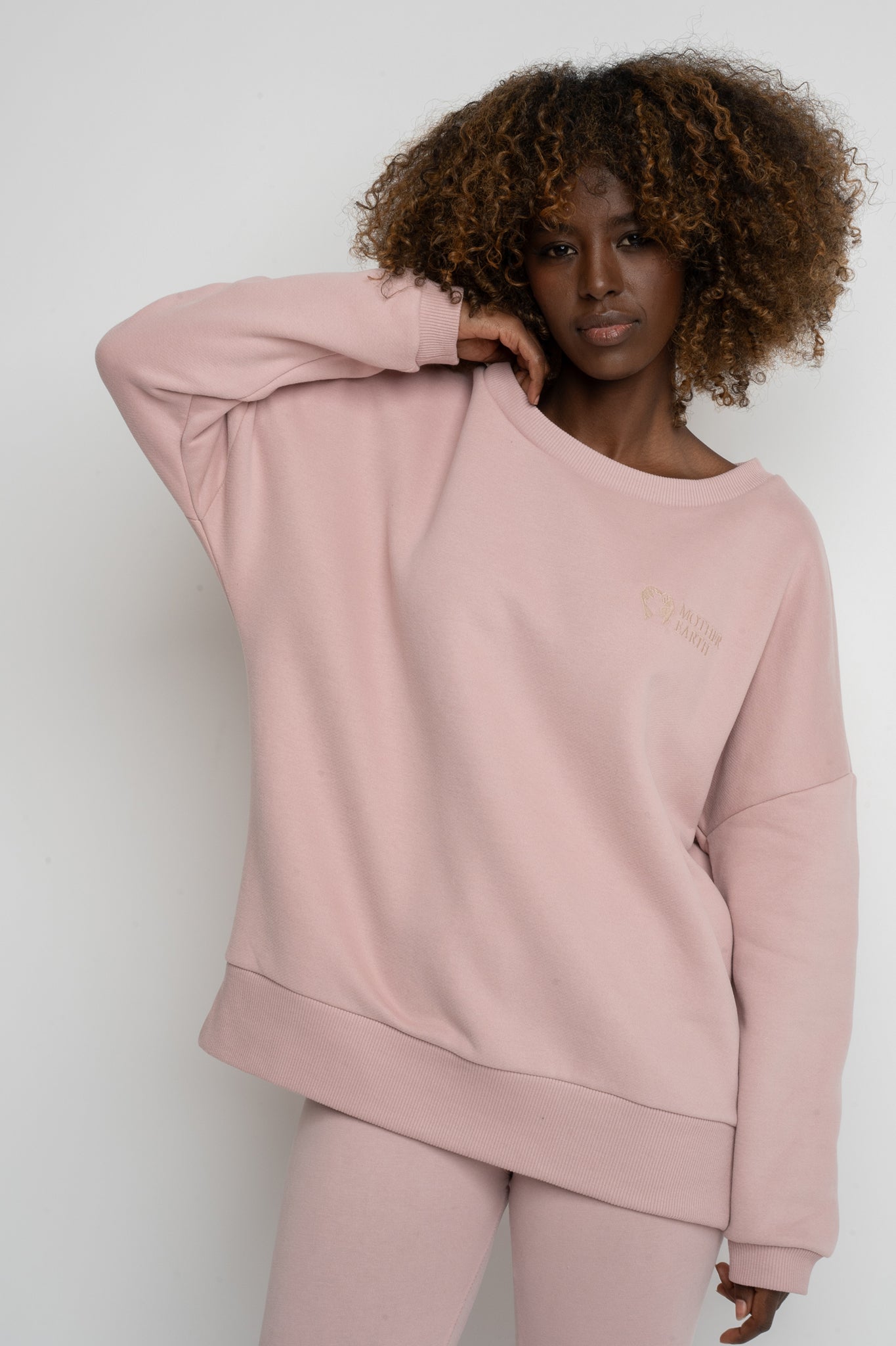 BLUZA OVERSIZE Z SZEROKIM DEKOLTEM JANORÓŻOWA  - MULL