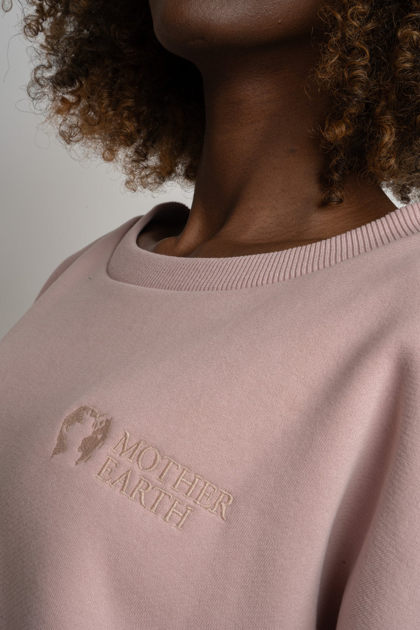 BLUZA OVERSIZE Z SZEROKIM DEKOLTEM JANORÓŻOWA  - MULL