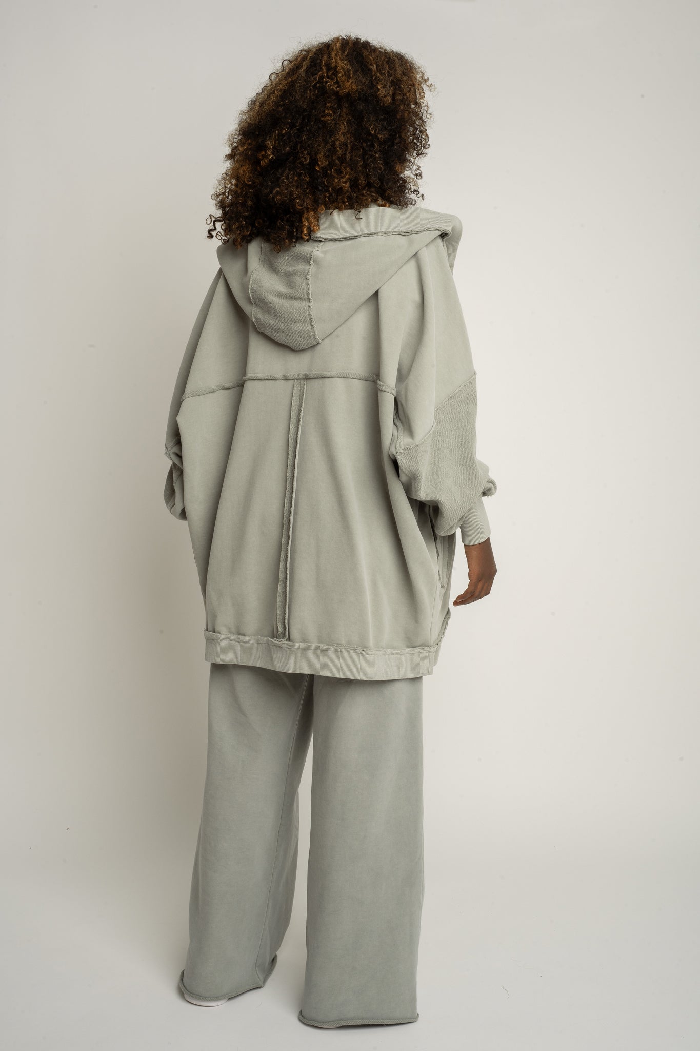 BLUZA Z EFEKTEM WASHED OLIWKOWA - LUND