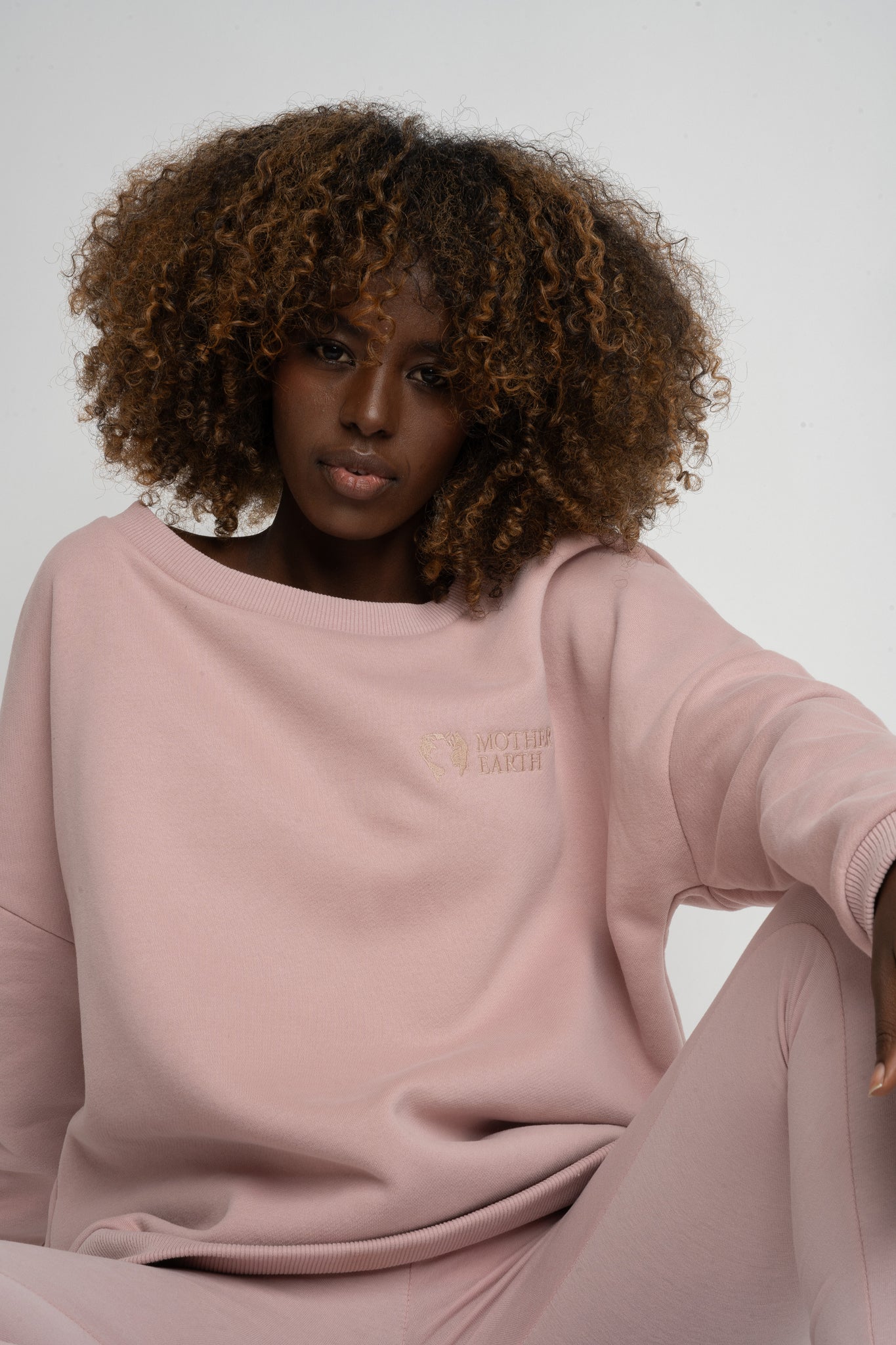 BLUZA OVERSIZE Z SZEROKIM DEKOLTEM JANORÓŻOWA  - MULL