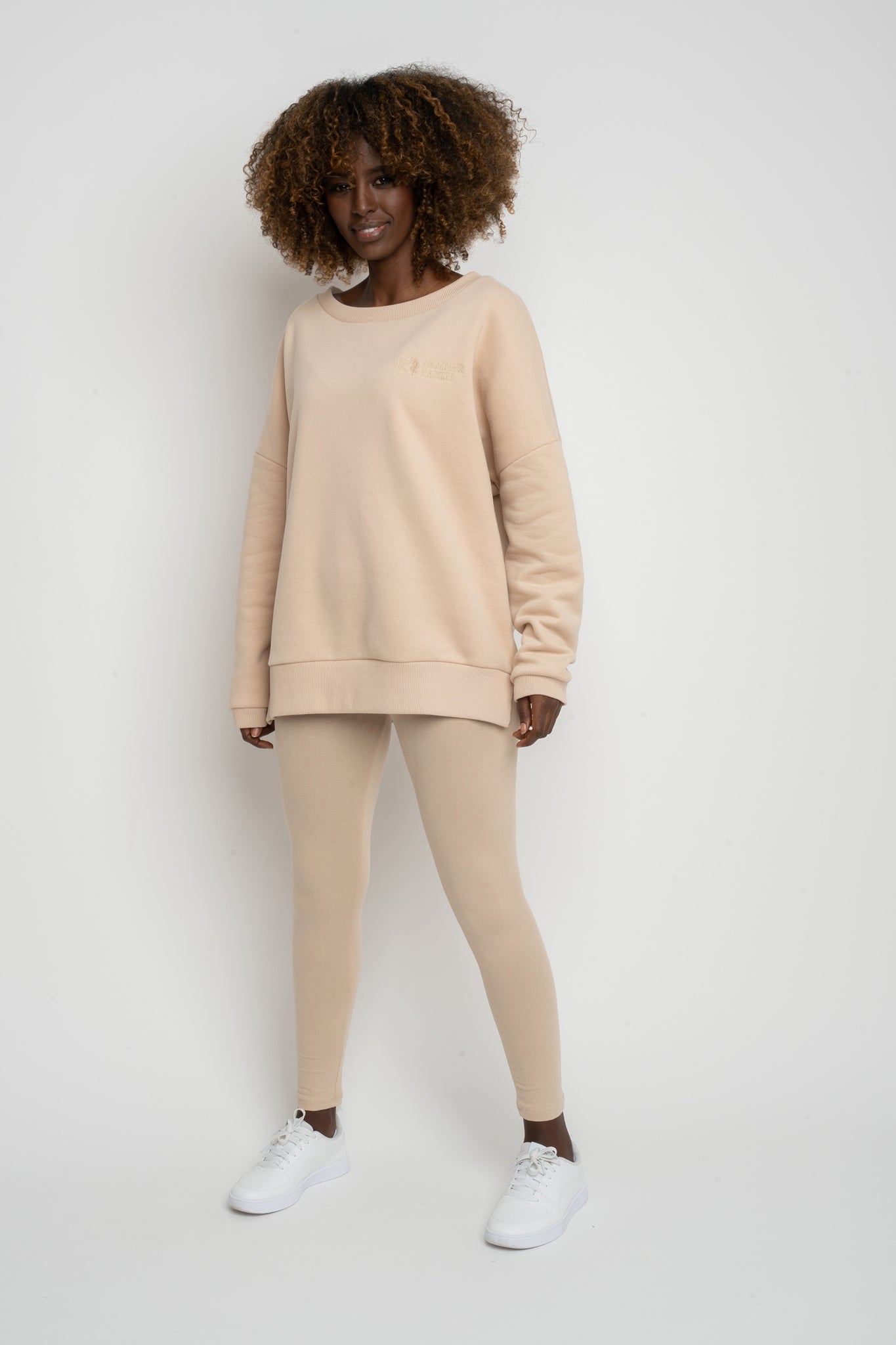 BLUZA OVERSIZE Z SZEROKIM DEKOLTEM BEŻOWA - MULL