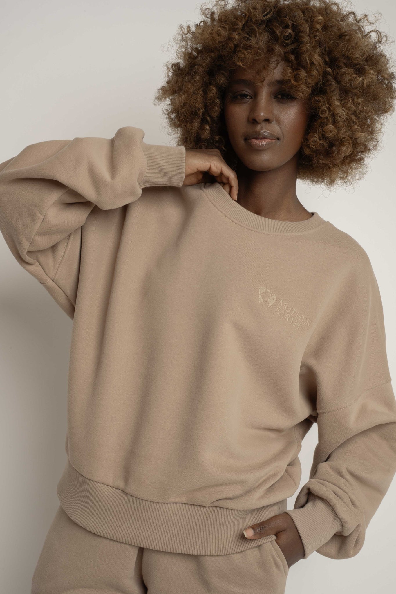 BLUZA TYPU CREWNECK JASNOBRĄZOWA - OZARK
