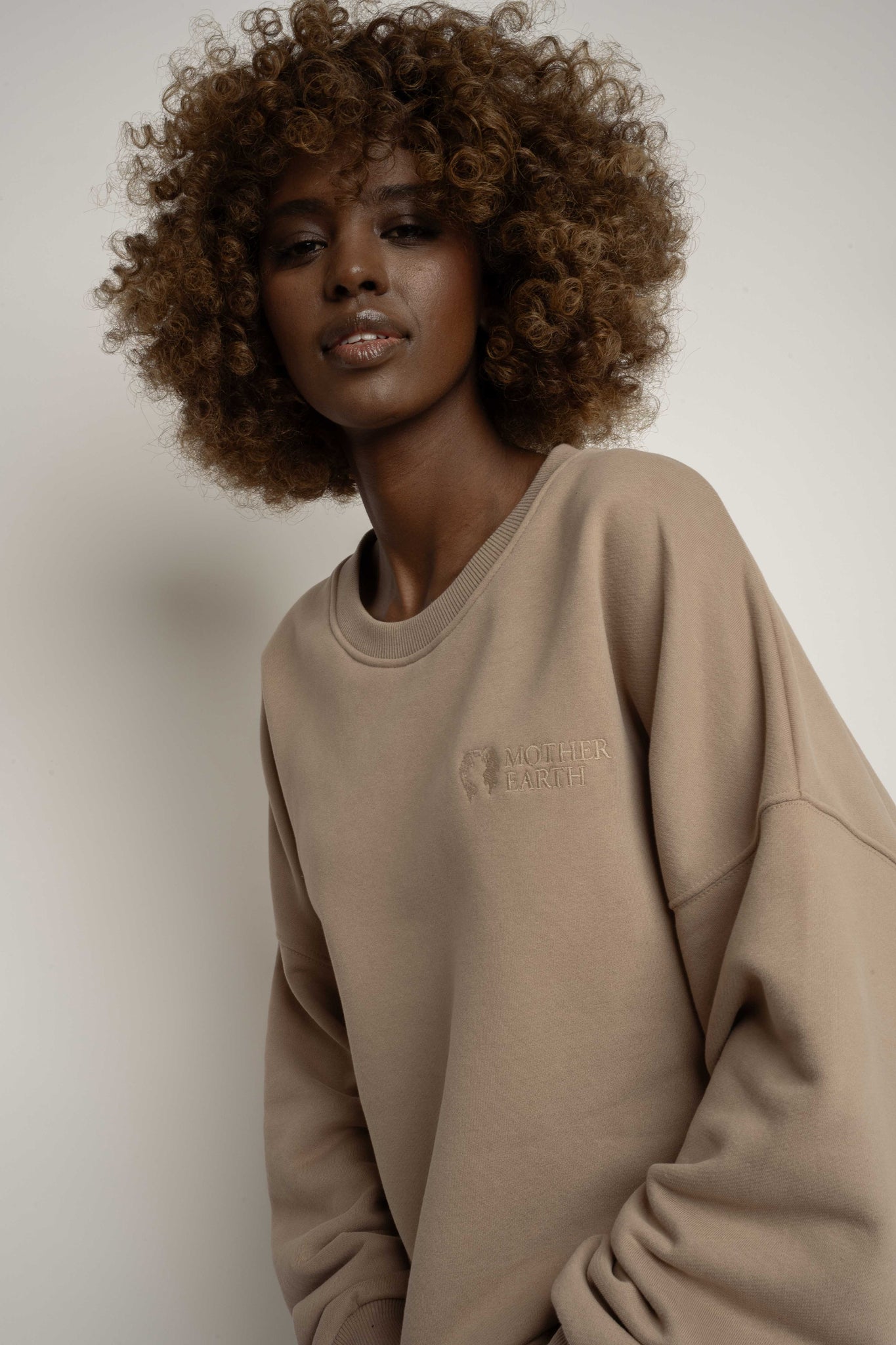 BLUZA TYPU CREWNECK JASNOBRĄZOWA - OZARK