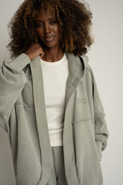 BLUZA Z EFEKTEM WASHED OLIWKOWA - LUND