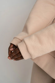 BLUZA OVERSIZE Z SZEROKIM DEKOLTEM 2nd DROP BEŻOWA - MULL