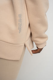 BLUZA OVERSIZE Z SZEROKIM DEKOLTEM BEŻOWA - MULL