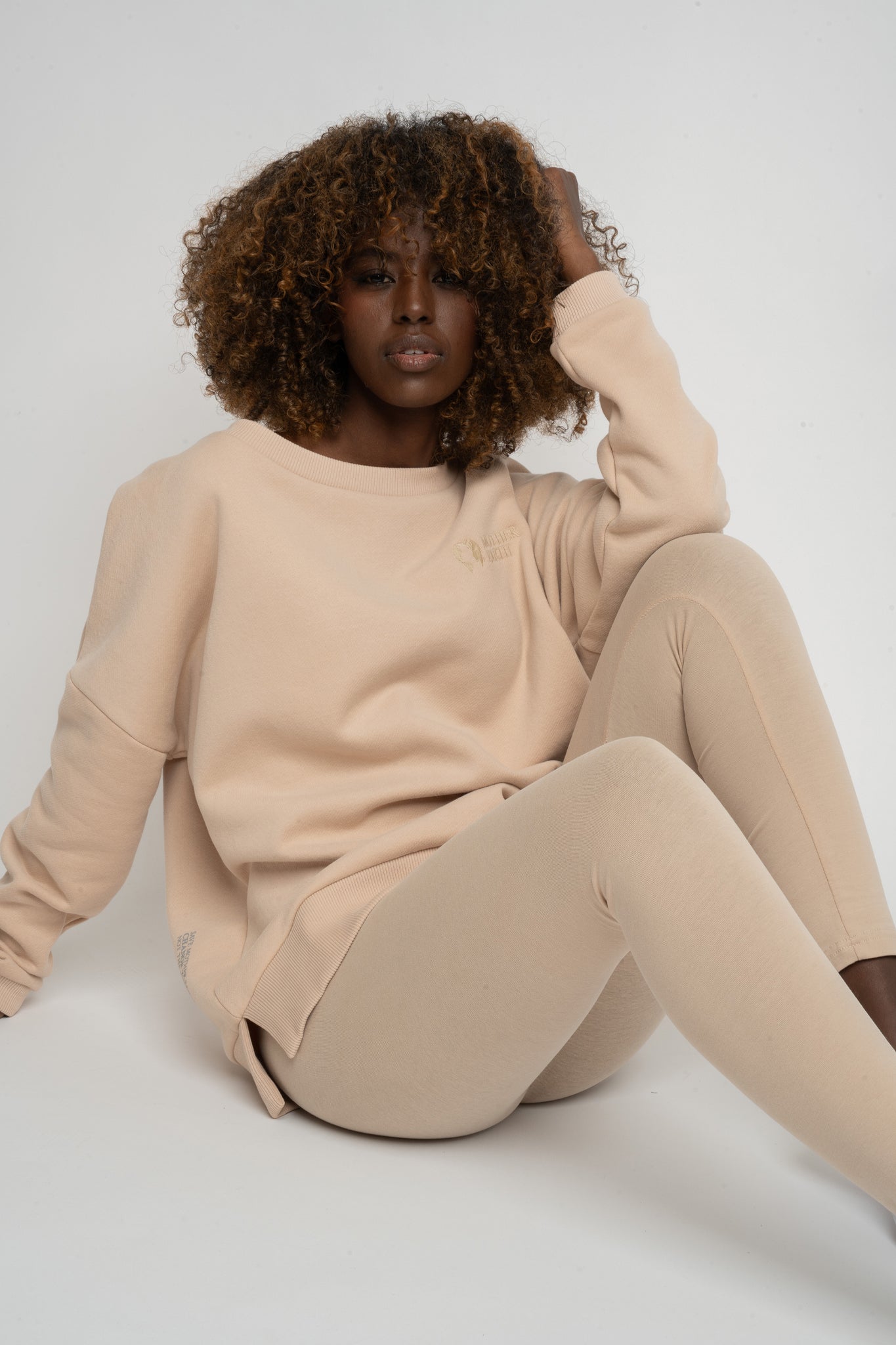 BLUZA OVERSIZE Z SZEROKIM DEKOLTEM BEŻOWA - MULL