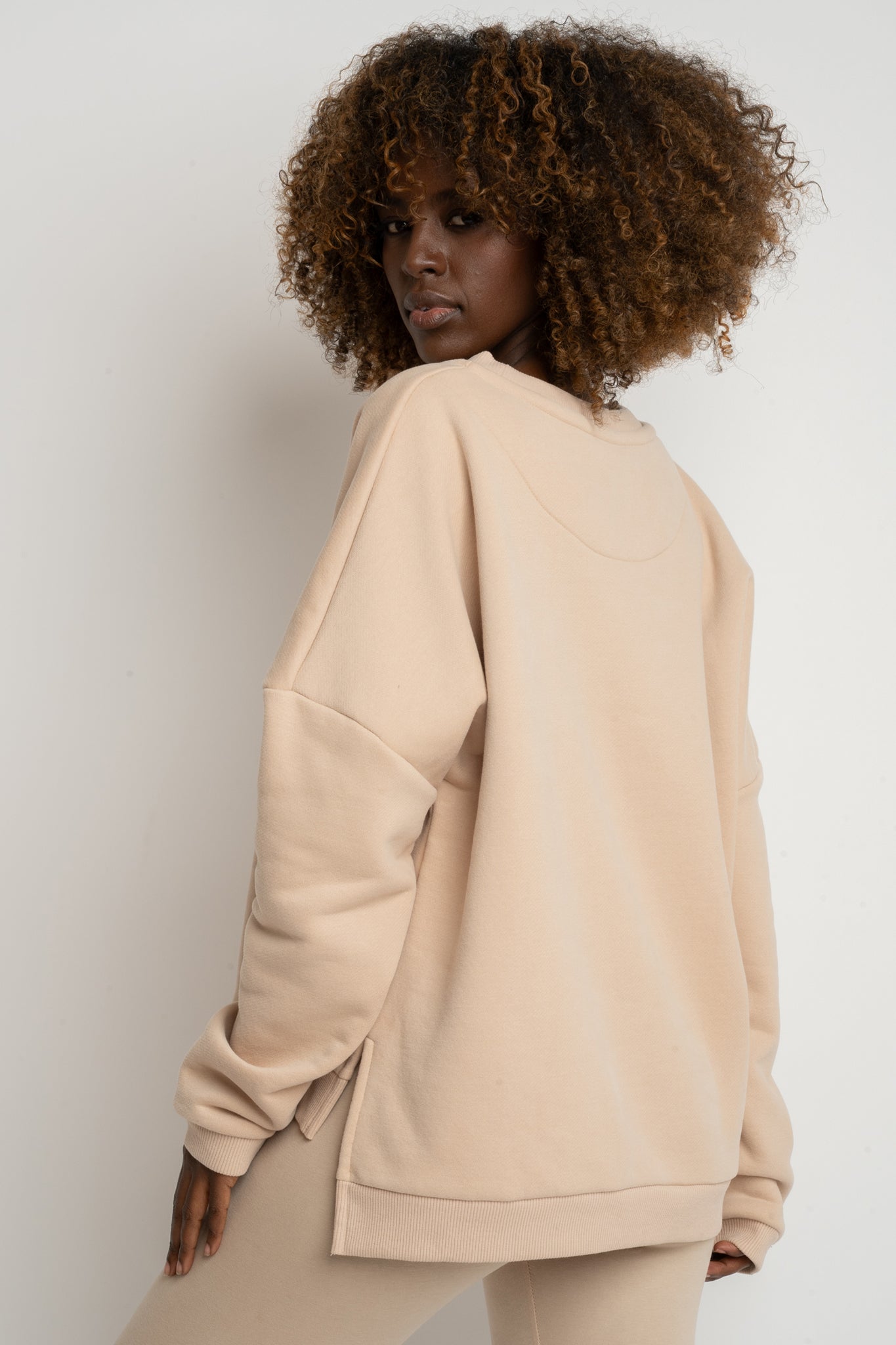 REGULAR FIT SWEATSHIRT WITH LONG BACK BEIGE - COOK