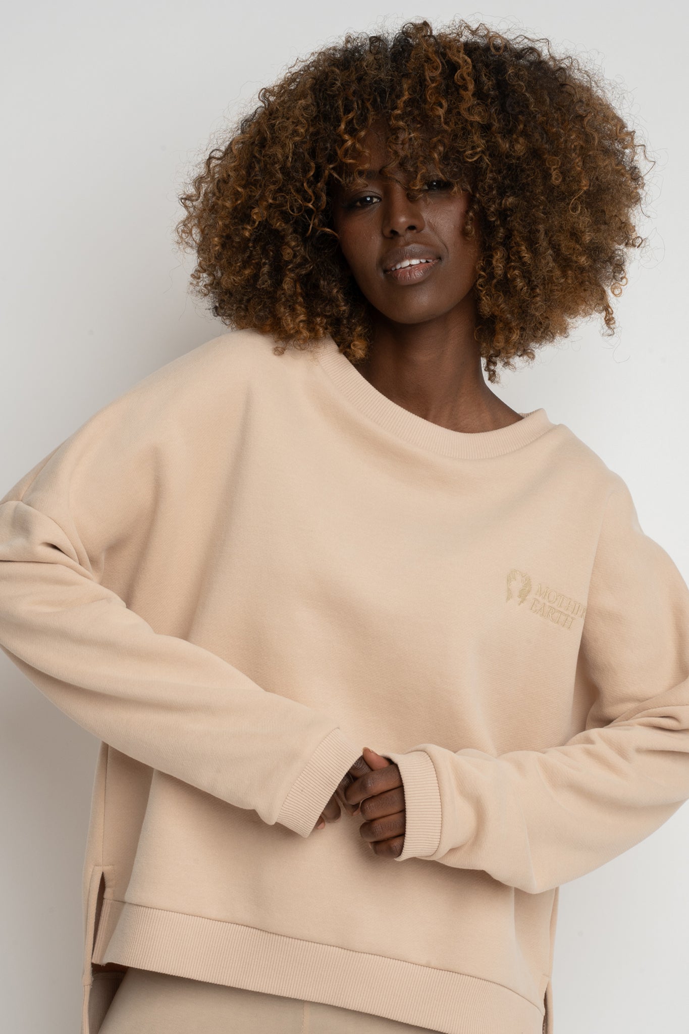 REGULAR FIT SWEATSHIRT WITH LONG BACK BEIGE - COOK