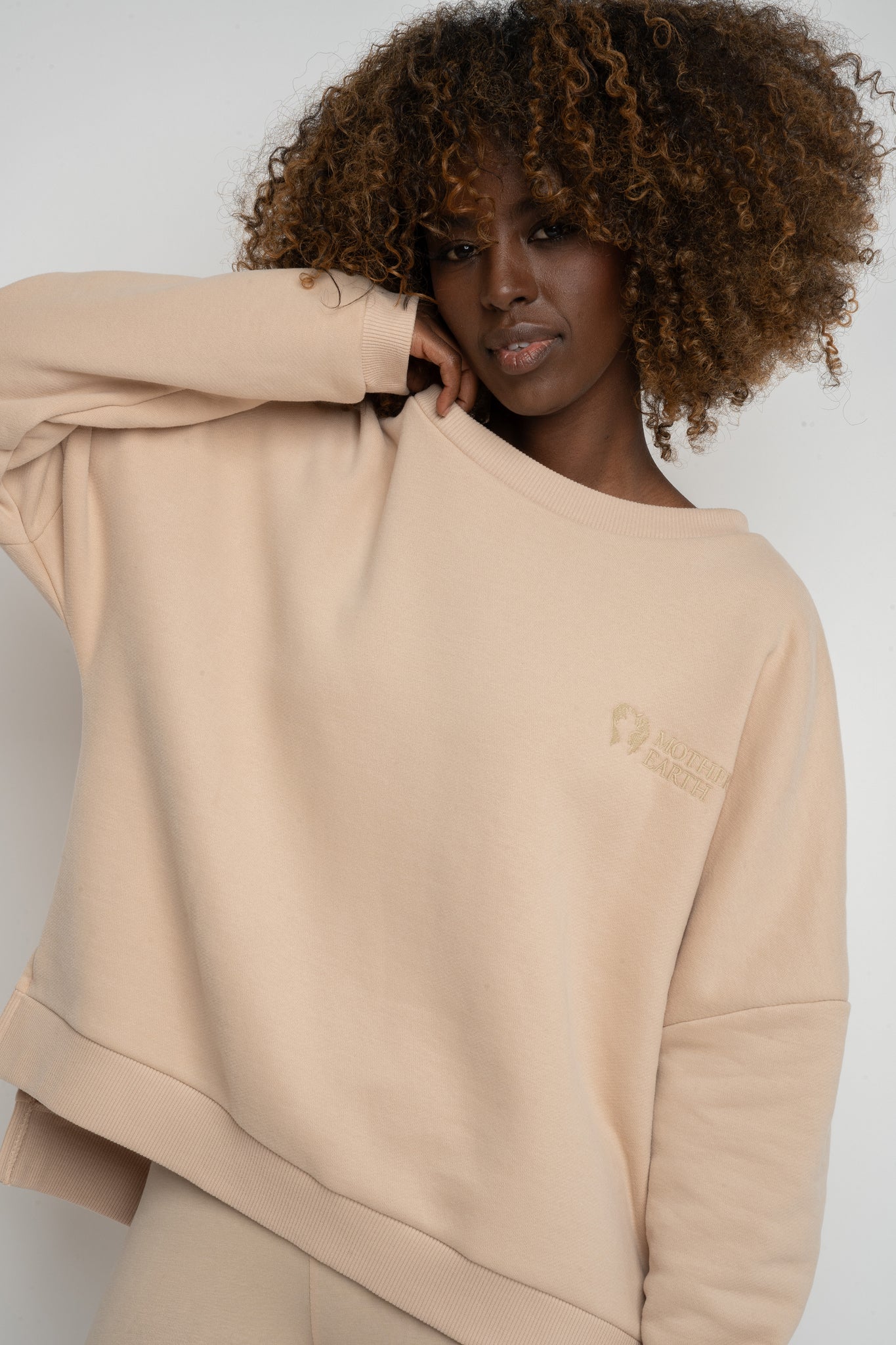 REGULAR FIT SWEATSHIRT WITH LONG BACK BEIGE - COOK