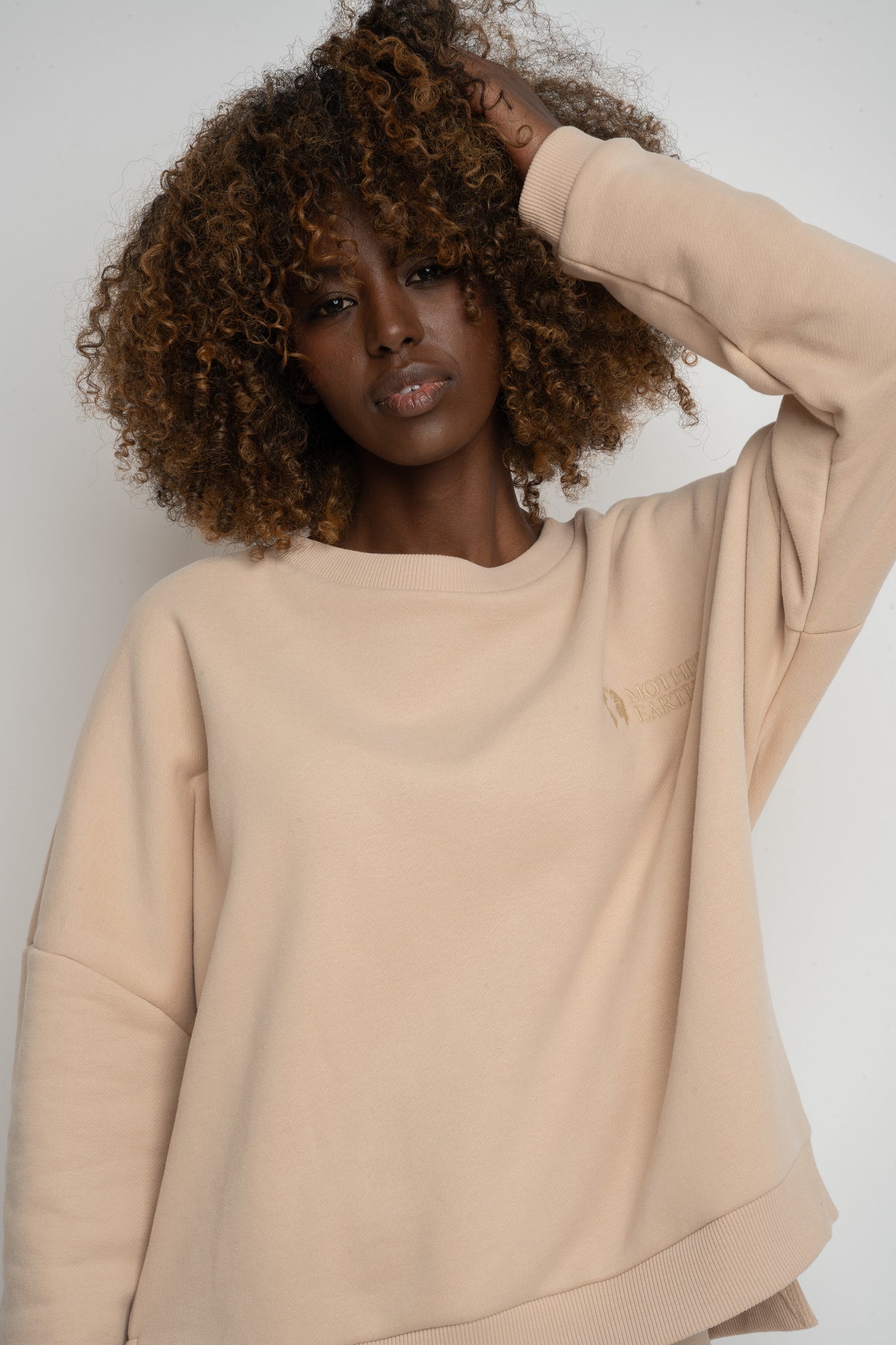 REGULAR FIT SWEATSHIRT WITH LONG BACK BEIGE - COOK