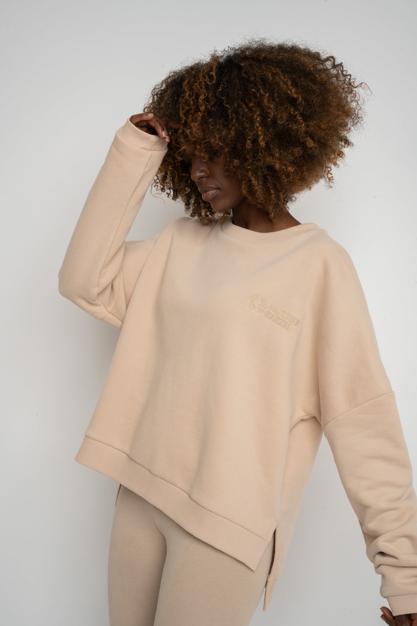 REGULAR FIT SWEATSHIRT WITH LONG BACK BEIGE - COOK
