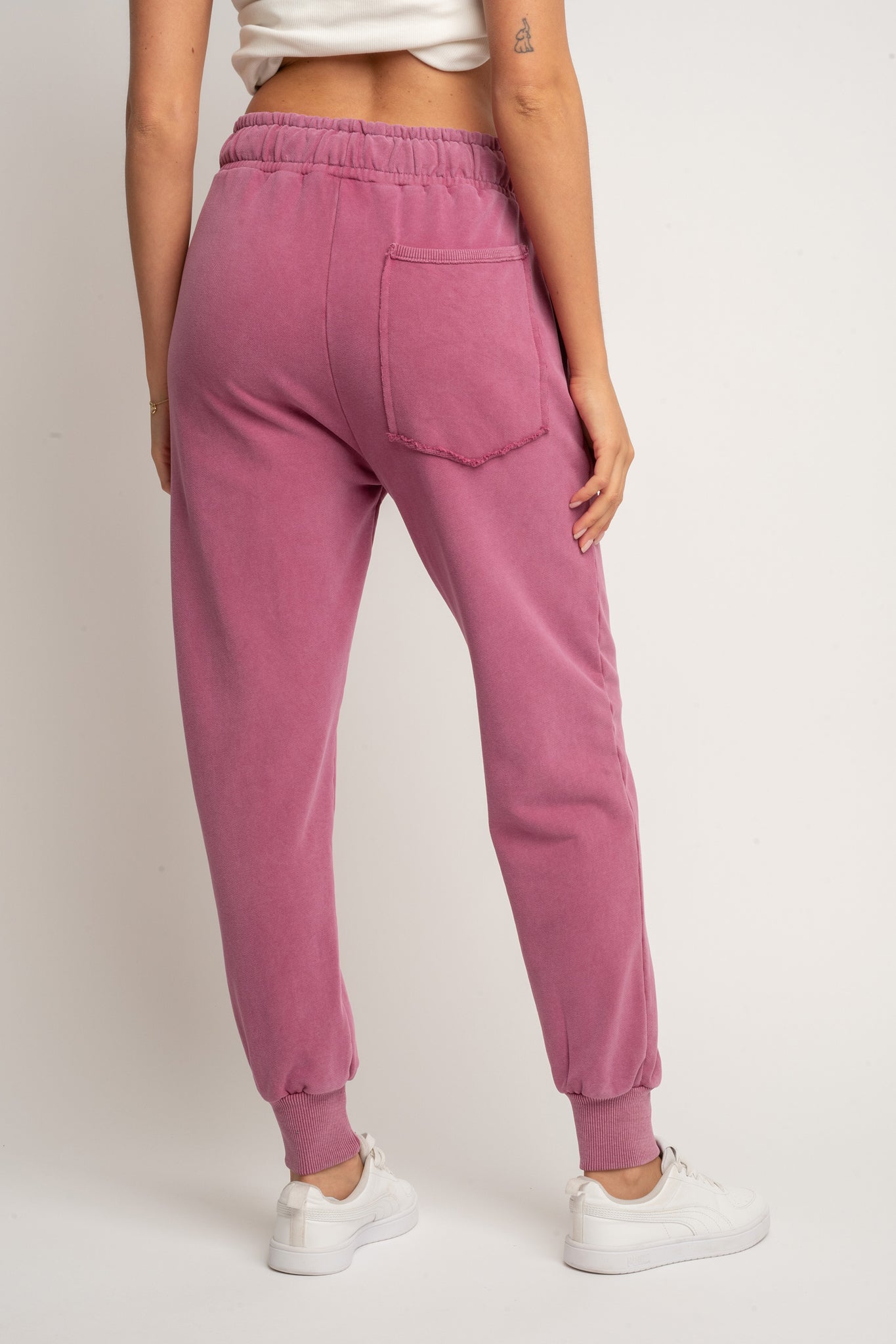 SPODNIE DRESOWE TYPU JOGGER Z EFEKTEM WASHED RÓŻOWE - ODENSE