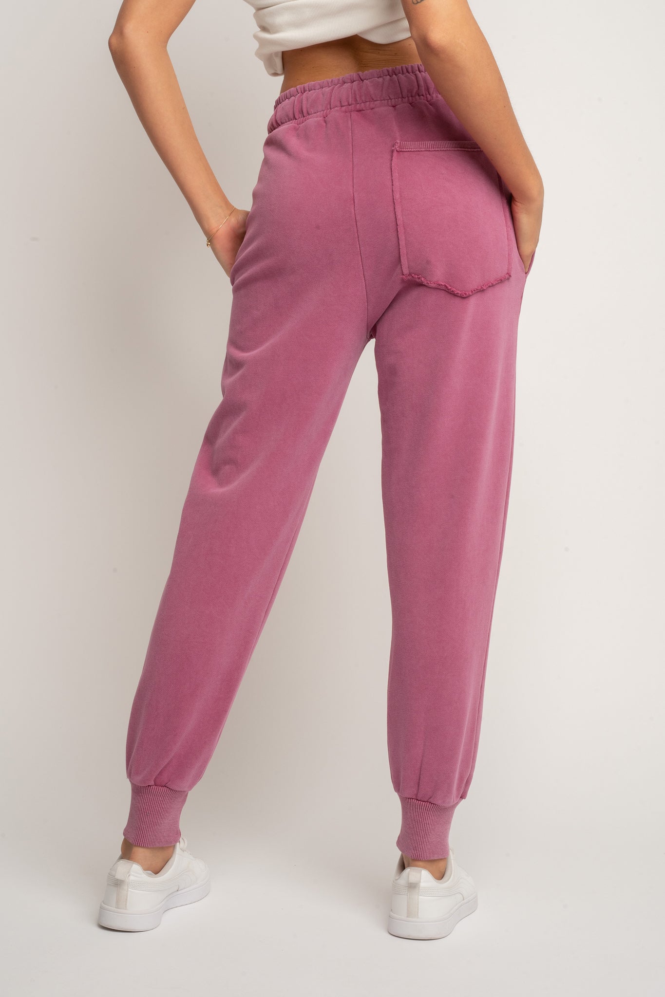 SPODNIE DRESOWE TYPU JOGGER Z EFEKTEM WASHED RÓŻOWE - ODENSE