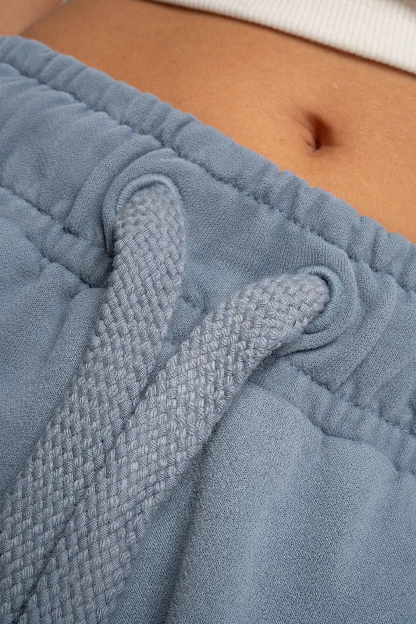 SPODNIE DRESOWE TYPU JOGGER Z EFEKTEM WASHED NIEBIESKIE - ODENSE