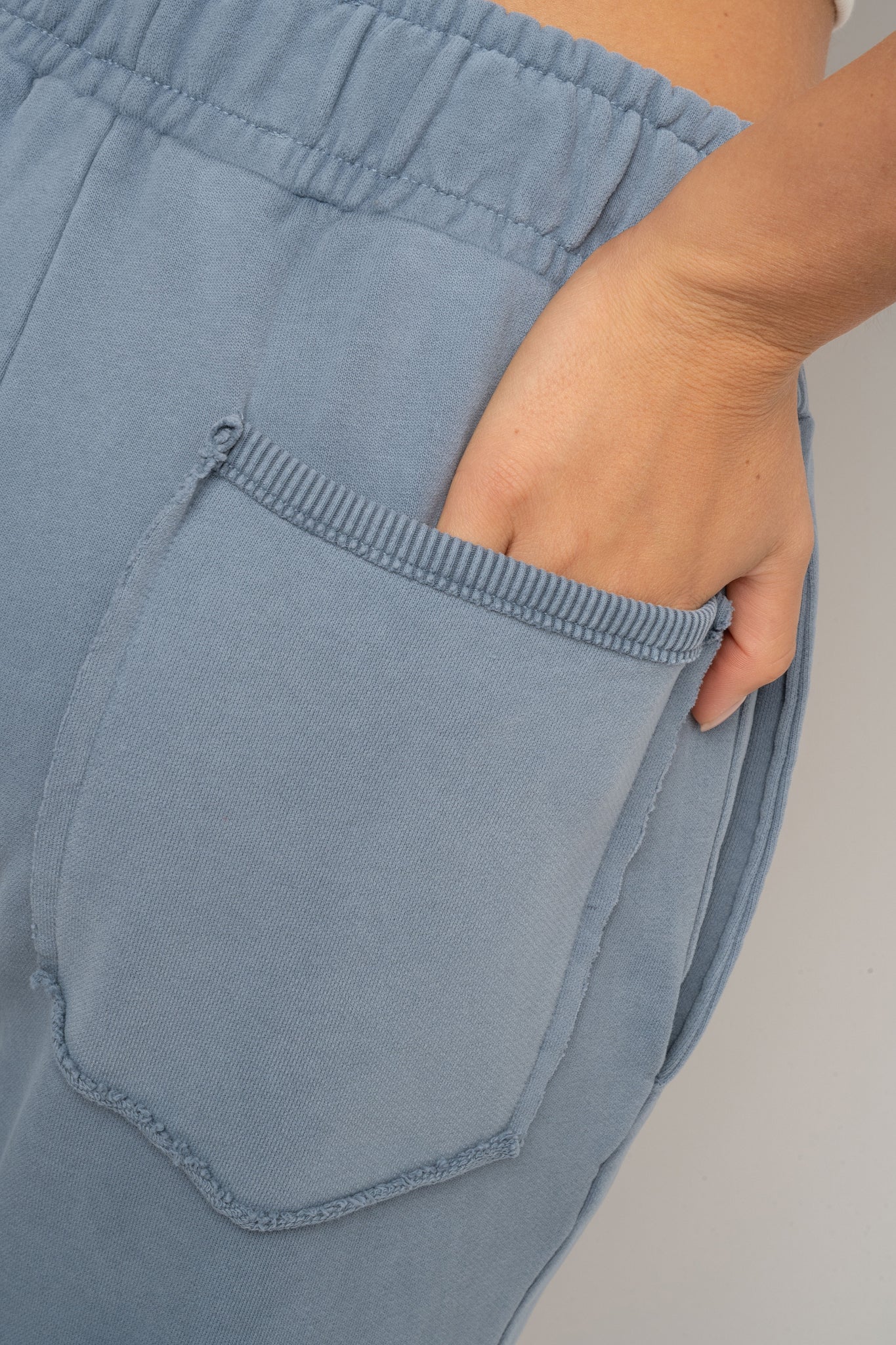 SPODNIE DRESOWE TYPU JOGGER Z EFEKTEM WASHED NIEBIESKIE - ODENSE