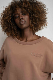 BLUZA OVERSIZE Z SZEROKIM DEKOLTEM 2nd DROP BRĄZOWA - MULL