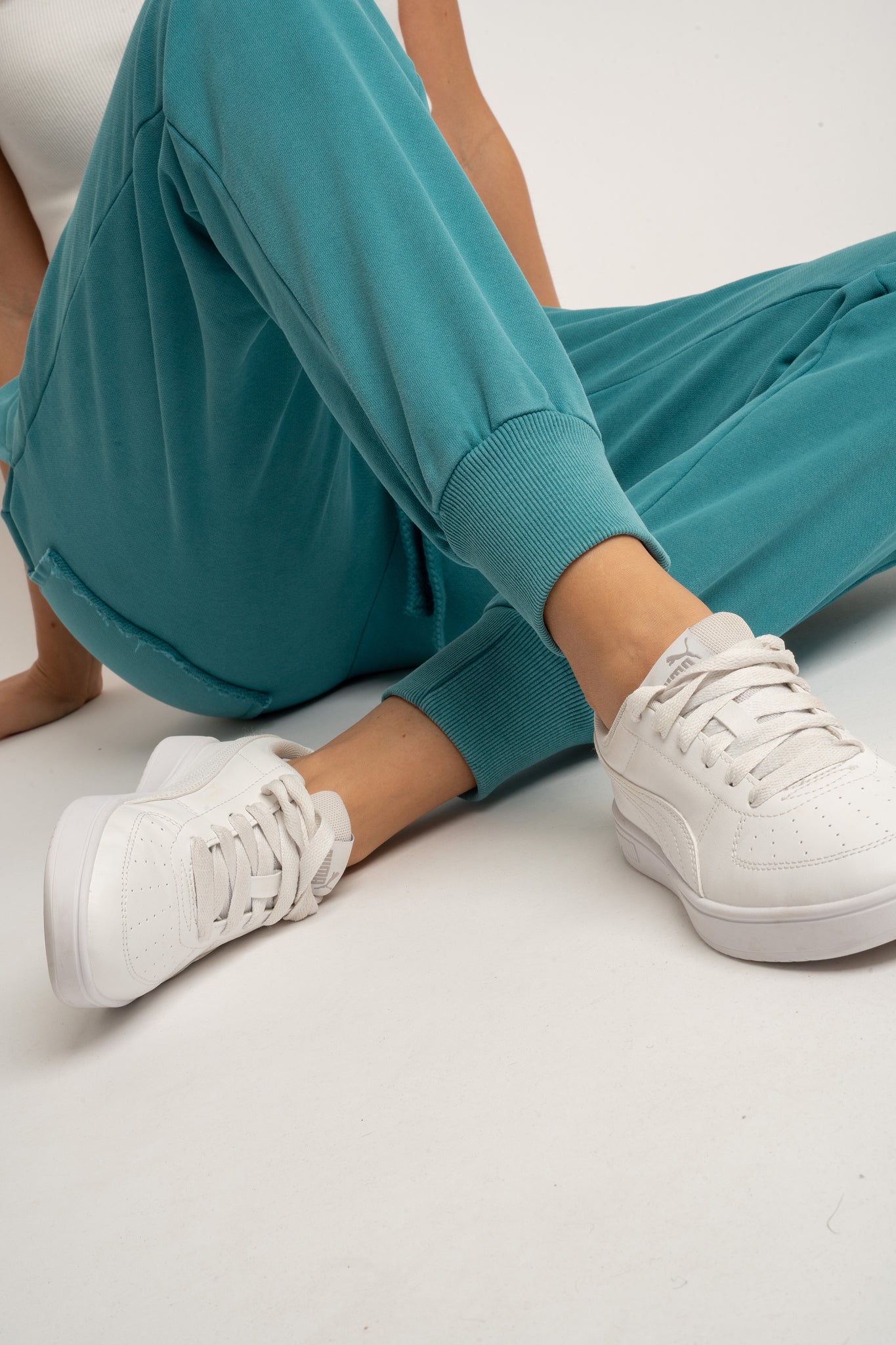 SPODNIE DRESOWE TYPU JOGGER Z EFEKTEM WASHED TURKUSOWE - ODENSE