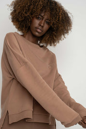 BLUZA O KROJU REGULAR FIT Z DŁUŻSZYM TYŁEM 2nd DROP BRĄZOWA  - COOK