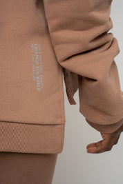 BLUZA O KROJU REGULAR FIT Z DŁUŻSZYM TYŁEM BRĄZOWA - COOK