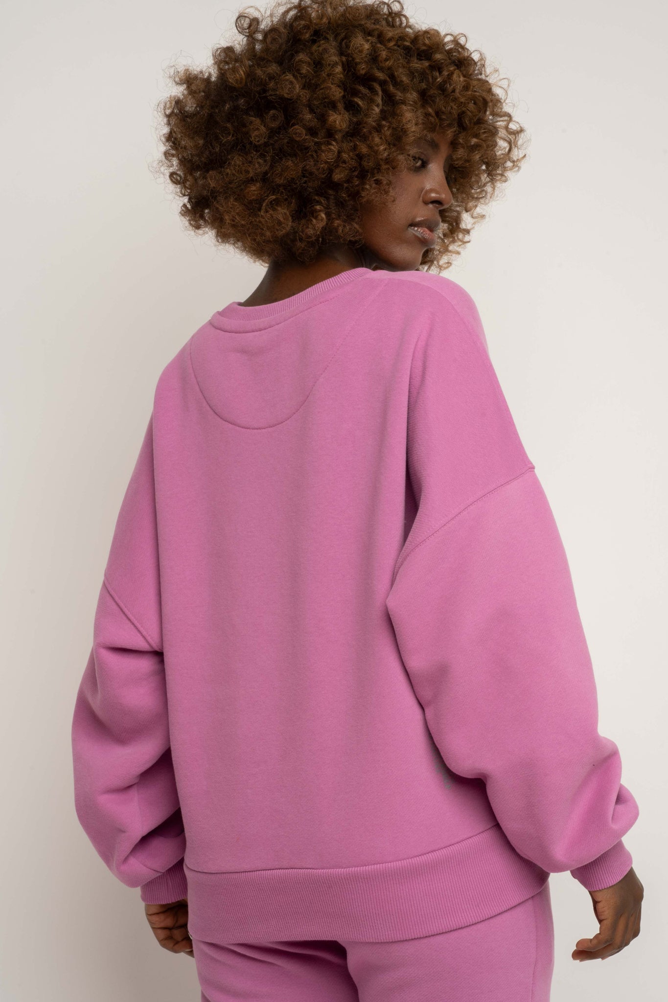 BLUZA TYPU CREWNECK CUKIERKOWY RÓŻ - OZARK
