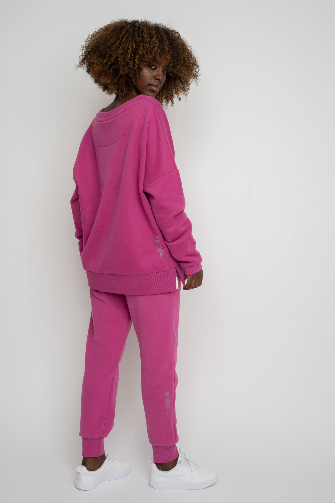 BLUZA OVERSIZE Z SZEROKIM DEKOLTEM RÓŻOWA  - MULL