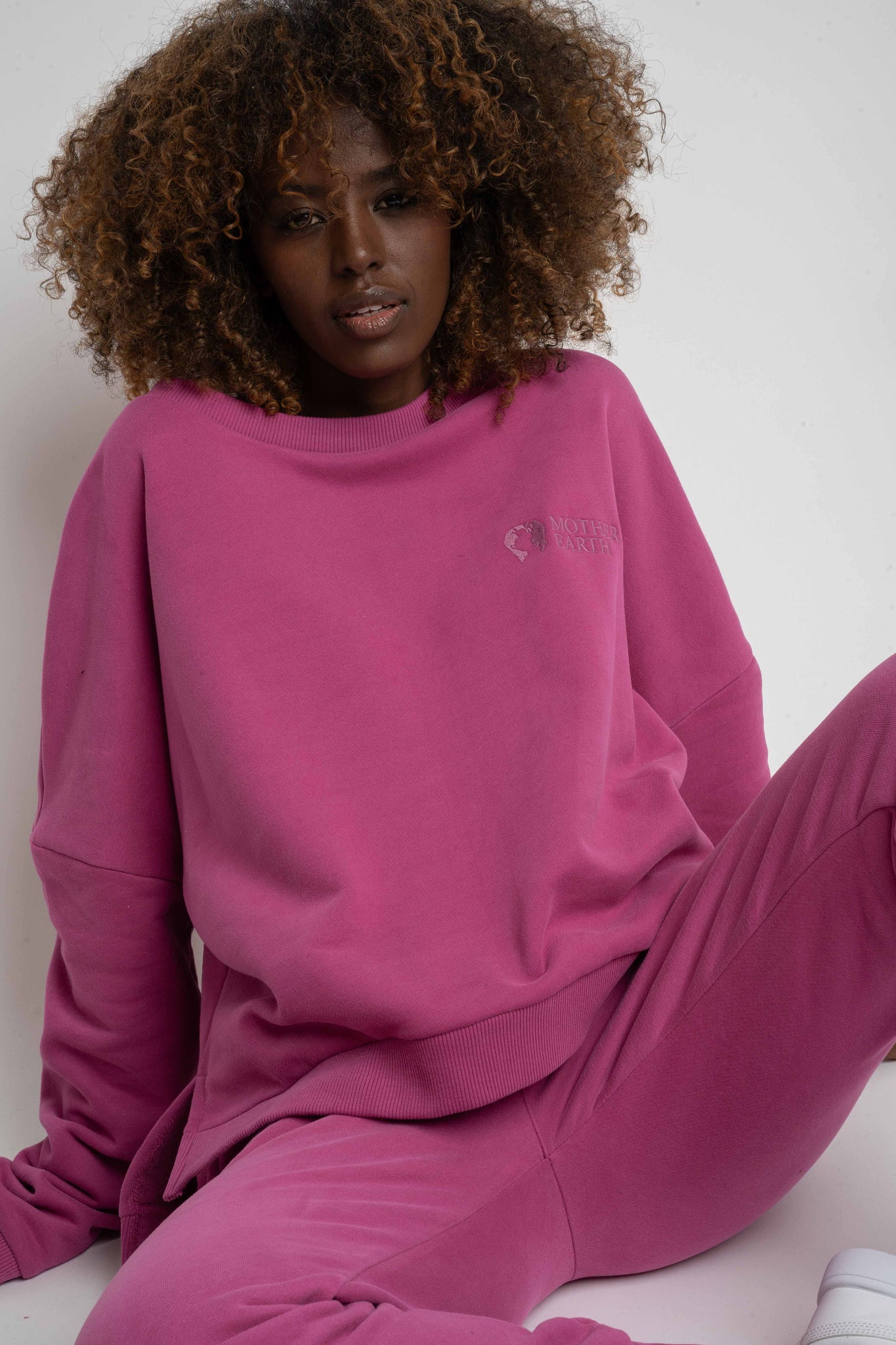 BLUZA O KROJU REGULAR FIT Z DŁUŻSZYM TYŁEM 2nd DROP RÓŻOWA - COOK